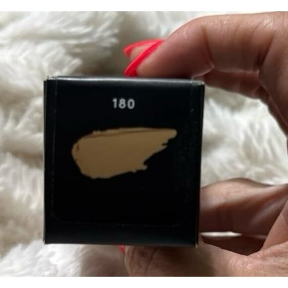 Fenty Beauty Pro Filt’r soft matte foundation 180 - Picture 1 of 4
